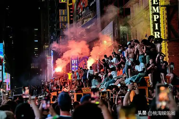 纽约狂欢不只有世界杯！尼克斯夺冠游行引爆全球体育热潮